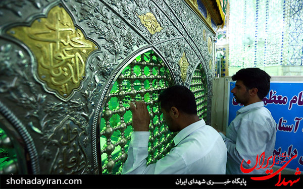 عکس/غبارروبی و عطرافشانی بارگاه امامزاده موسی مبرقع(ع) با حضور آیت الله اراکی