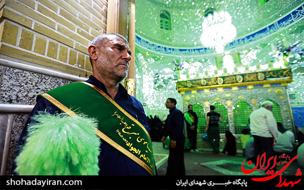 عکس/غبارروبی و عطرافشانی بارگاه امامزاده موسی مبرقع(ع) با حضور آیت الله اراکی
