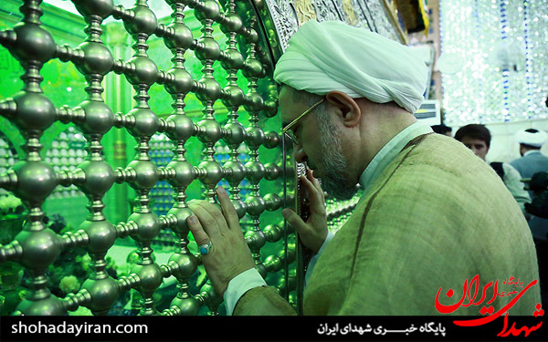 عکس/غبارروبی و عطرافشانی بارگاه امامزاده موسی مبرقع(ع) با حضور آیت الله اراکی