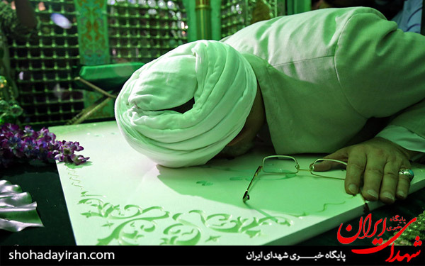 عکس/غبارروبی و عطرافشانی بارگاه امامزاده موسی مبرقع(ع) با حضور آیت الله اراکی