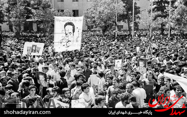 عکس/9 شهریور 1360- تشییع و خاکسپاری پیکرهای شهیدان رجایی و باهنر