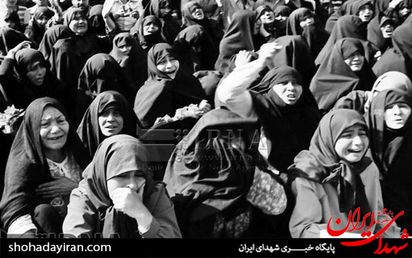 عکس/9 شهریور 1360- تشییع و خاکسپاری پیکرهای شهیدان رجایی و باهنر