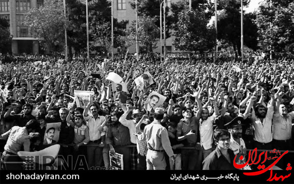 عکس/9 شهریور 1360- تشییع و خاکسپاری پیکرهای شهیدان رجایی و باهنر