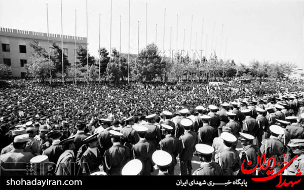 عکس/9 شهریور 1360- تشییع و خاکسپاری پیکرهای شهیدان رجایی و باهنر