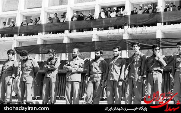 عکس/9 شهریور 1360- تشییع و خاکسپاری پیکرهای شهیدان رجایی و باهنر