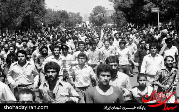 عکس/9 شهریور 1360- تشییع و خاکسپاری پیکرهای شهیدان رجایی و باهنر