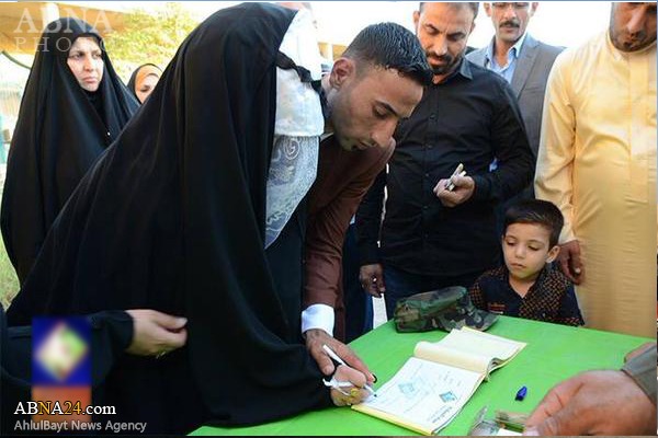تقدیر زوج عراقی از رزمندگان حشد شعبی+عکس تقدیر زوج عراقی از رزمندگان حشد شعبی+عکس