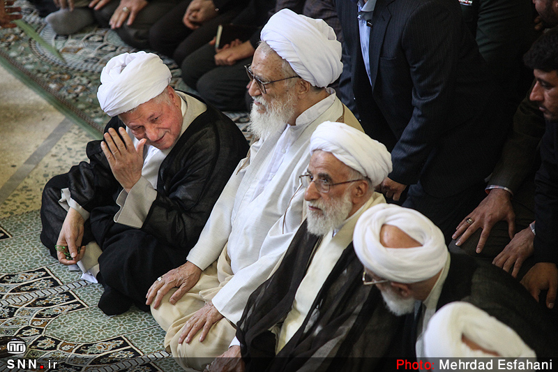 لبخند و گریه هاشمی در تشییع جانباختگان+ عکس