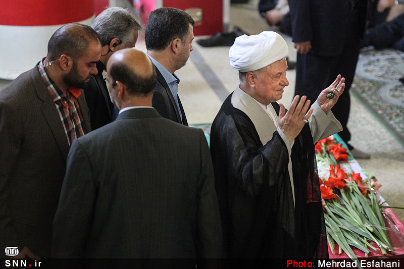 لبخند و گریه هاشمی در تشییع جانباختگان+ عکس