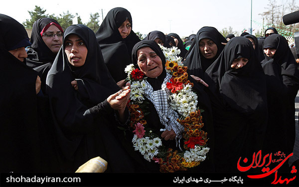 عکس/استقبال از خانواده شهید گمنام در دانشگاه قم