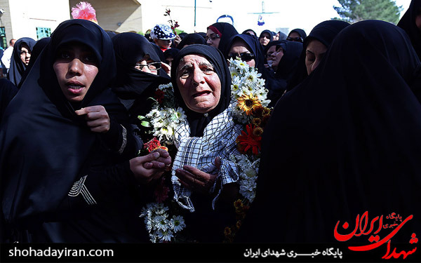 عکس/استقبال از خانواده شهید گمنام در دانشگاه قم