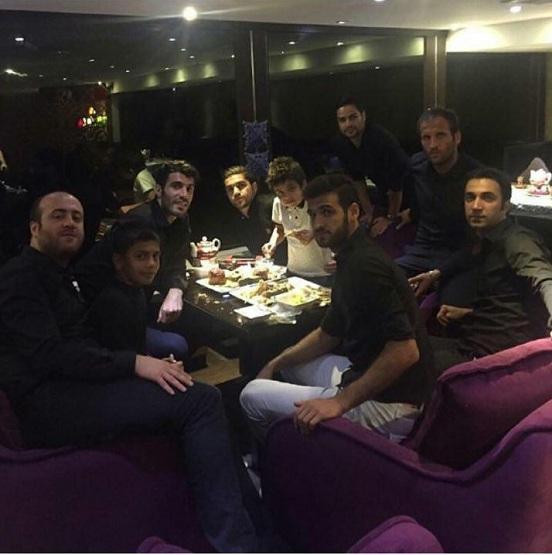 ناهار پسرِ هادی نوروزی با پرسپولیسیها+عکس ناهار پسرِ هادی نوروزی با پرسپولیسیها+عکس