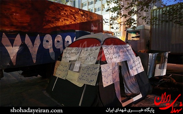 تهدید جانباز تحصن کننده مقابل بنیاد شهید! +عکس تهدید جانباز تحصن کننده مقابل بنیاد شهید! +عکس