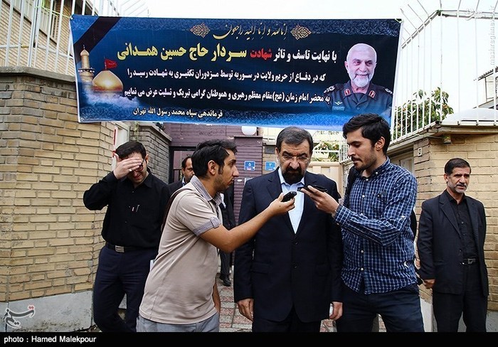 عکس/ حضور محسن رضایی در منزل شهید همدانی