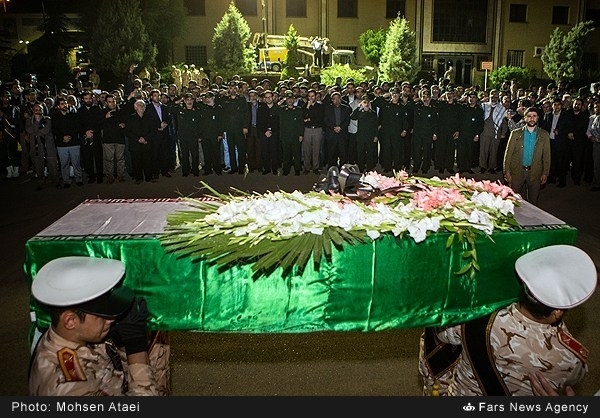چشمان سرخ در استقبال از امیر ایرانی دمشق چشمان سرخ در استقبال از امیر ایرانی دمشق