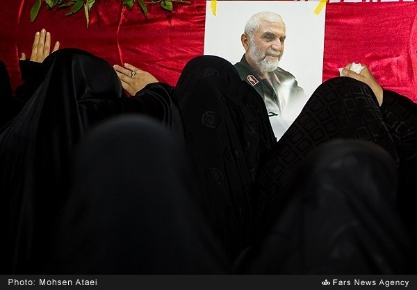 چشمان سرخ در استقبال از امیر ایرانی دمشق چشمان سرخ در استقبال از امیر ایرانی دمشق