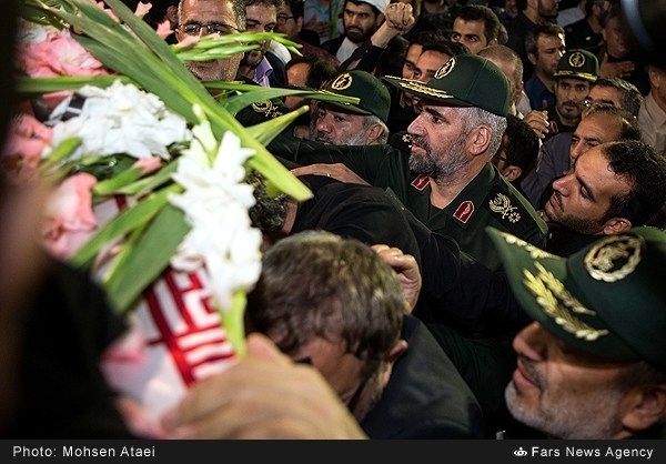 چشمان سرخ در استقبال از امیر ایرانی دمشق چشمان سرخ در استقبال از امیر ایرانی دمشق