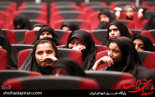 عکس/اکران فیلم «خاکستر و برف» با حضور مادران شهدا