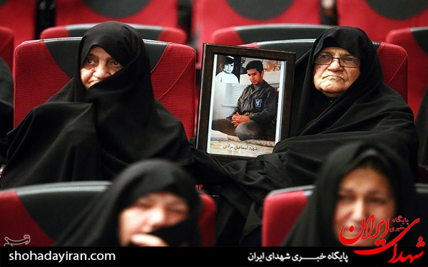 عکس/اکران فیلم «خاکستر و برف» با حضور مادران شهدا