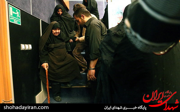 عکس/اکران فیلم «خاکستر و برف» با حضور مادران شهدا