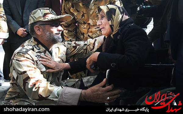 عکس/پایان 33 سال چشم‌انتظاری مادر شهید صادقی‌پور