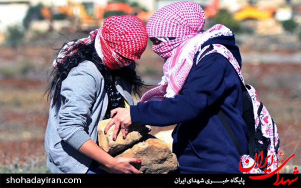 عکس/دختران انتفاضه در خط مقدم