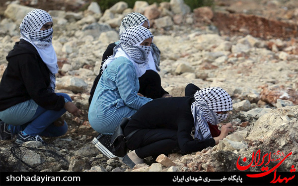 عکس/دختران انتفاضه در خط مقدم