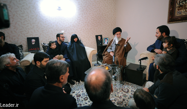 حضور رهبر انقلاب در منزل سردار شهید همدانی حضور رهبر انقلاب در منزل سردار شهید همدانی