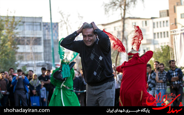 عکس/تئاتر خیابانی دفاع مقدس و حماسه حسینی در محوطه تئاتر شهر