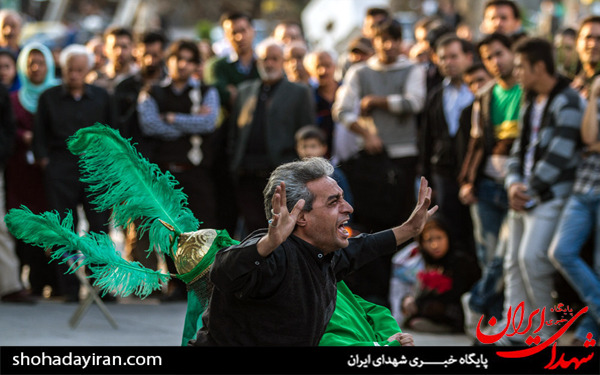 عکس/تئاتر خیابانی دفاع مقدس و حماسه حسینی در محوطه تئاتر شهر