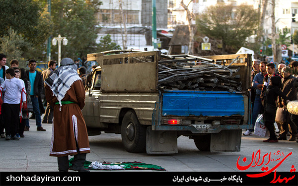 عکس/تئاتر خیابانی دفاع مقدس و حماسه حسینی در محوطه تئاتر شهر