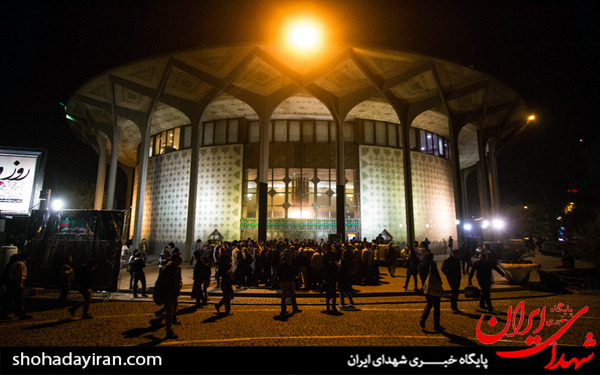 عکس/تئاتر خیابانی دفاع مقدس و حماسه حسینی در محوطه تئاتر شهر