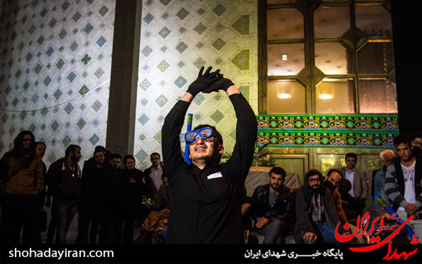 عکس/تئاتر خیابانی دفاع مقدس و حماسه حسینی در محوطه تئاتر شهر
