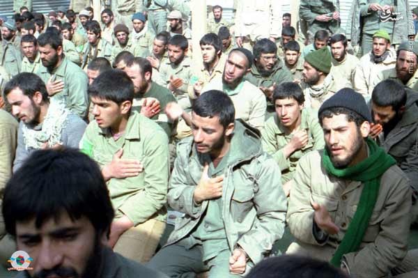 عکس/ سینه زنی شهید همت درجمع رزمندگان