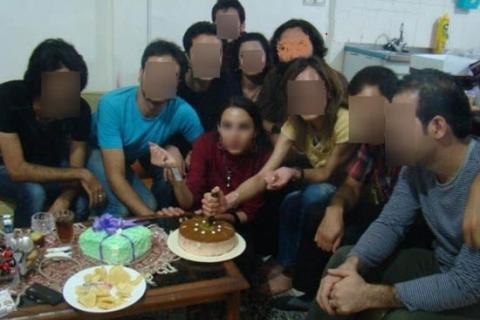 محفل شاعران بی بندوبار و توهین به مقدسات +عکس محفل شاعران بی بندوبار و توهین به مقدسات +عکس