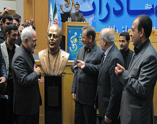 مجسمه ظریف رونمایی شد! +عکس مجسمه ظریف رونمایی شد! +عکس