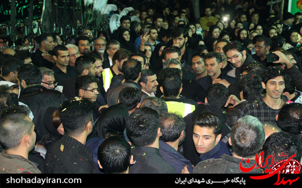 عکس/حضور دکتر احمدی نژاد در هیئت دارالشفاء میدان ۷۲