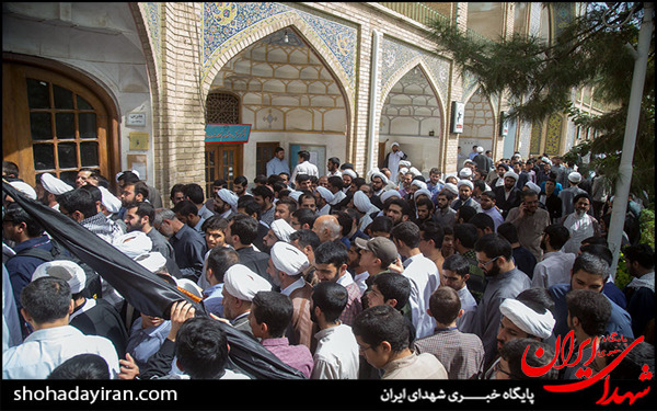 عکس/تجمع اعتراض آمیز اساتید و طلاب حوزه علمیه قم به جنایات آل سعود در منا
