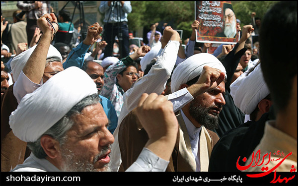 عکس/تجمع اعتراض آمیز اساتید و طلاب حوزه علمیه قم به جنایات آل سعود در منا