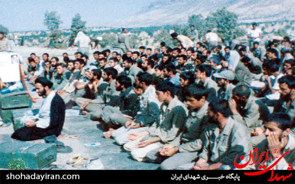 عکس/نماز خواندن رزمندگان هشت سال دفاع مقدس