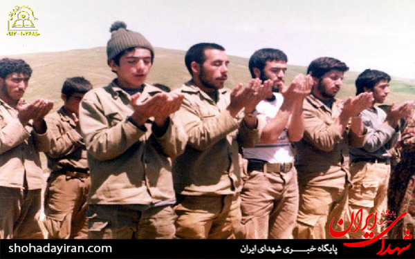 عکس/نماز خواندن رزمندگان هشت سال دفاع مقدس