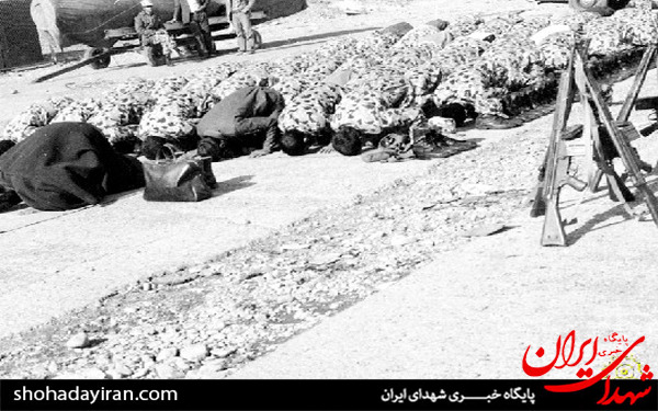 عکس/نماز خواندن رزمندگان هشت سال دفاع مقدس