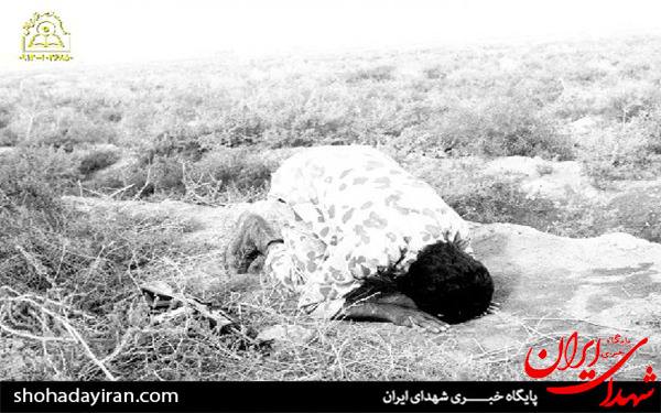 عکس/نماز خواندن رزمندگان هشت سال دفاع مقدس