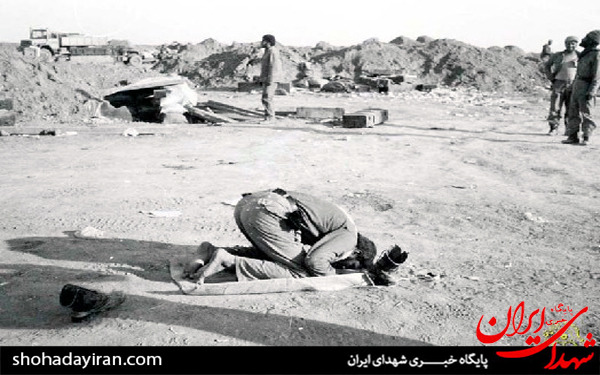 عکس/نماز خواندن رزمندگان هشت سال دفاع مقدس