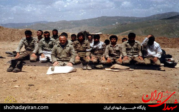 عکس/نماز خواندن رزمندگان هشت سال دفاع مقدس