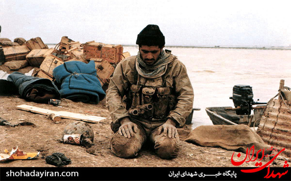 عکس/نماز خواندن رزمندگان هشت سال دفاع مقدس