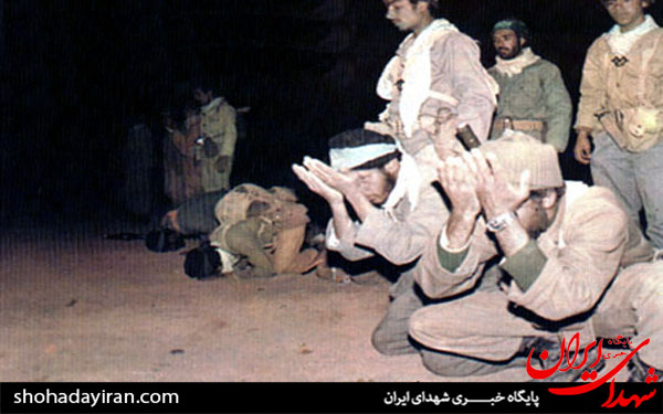 عکس/نماز خواندن رزمندگان هشت سال دفاع مقدس
