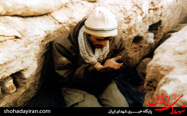 عکس/نماز خواندن رزمندگان هشت سال دفاع مقدس