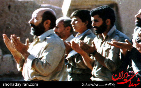 عکس/نماز خواندن رزمندگان هشت سال دفاع مقدس