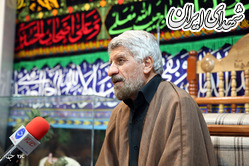 حاج صادق آهنگران با پوشش عبا...+ عکس